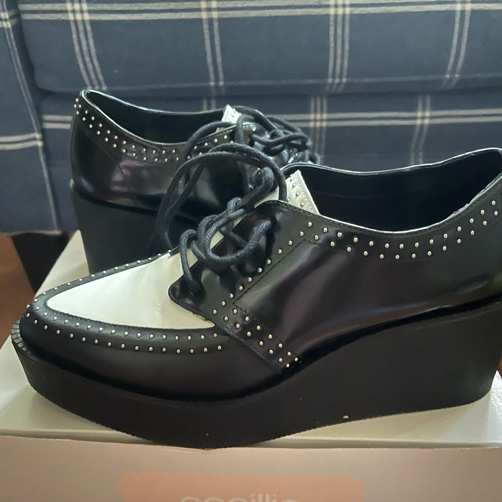 Gianni Bini black and white platform shoes